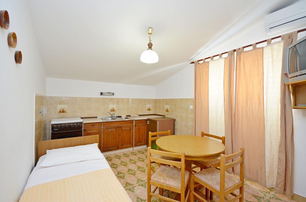 Apartments Vila Punta Jadrtovac Buitenkant foto