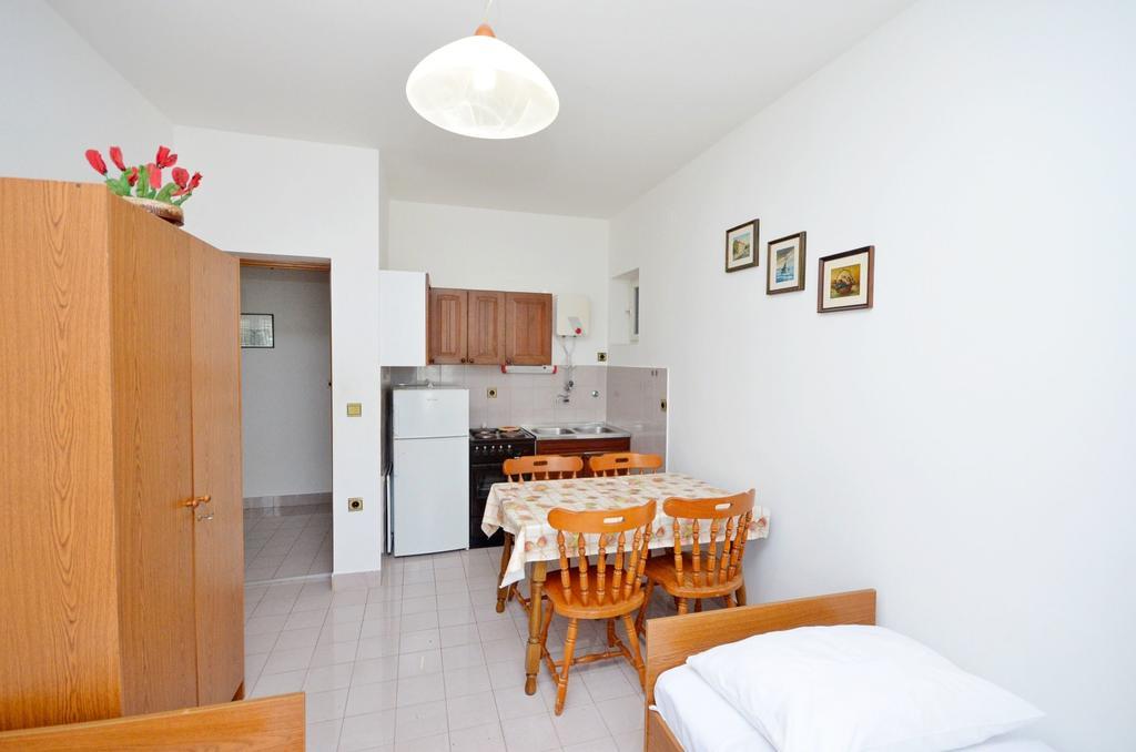 Apartments Vila Punta Jadrtovac Buitenkant foto