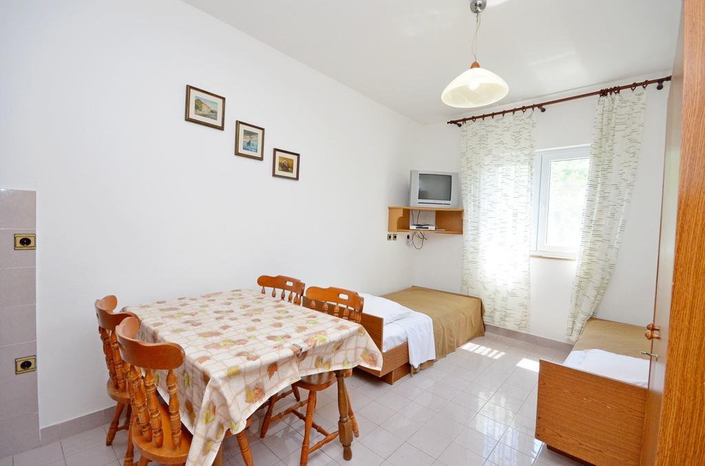 Apartments Vila Punta Jadrtovac Buitenkant foto