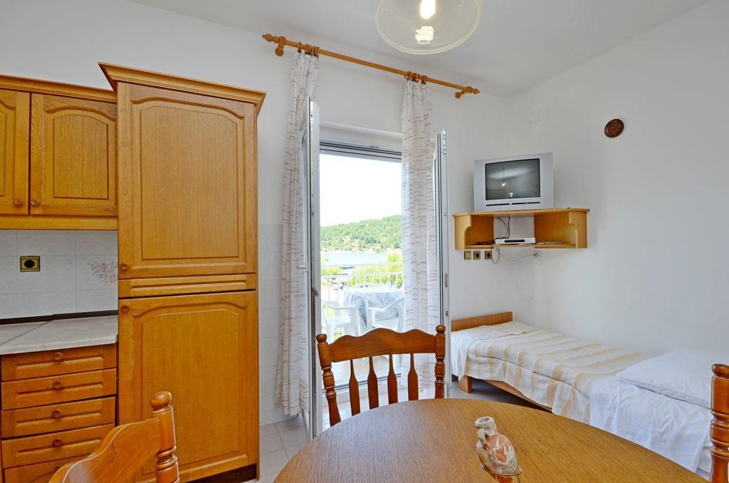 Apartments Vila Punta Jadrtovac Buitenkant foto